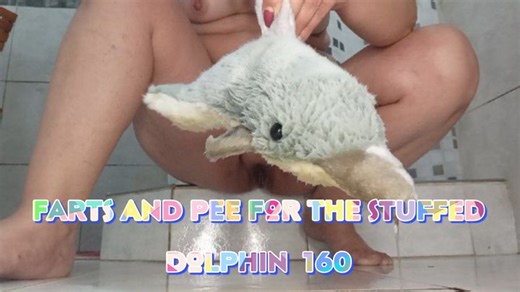 Pedos y orina para el delfín de peluche 160 | Clips4sale