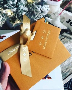 Louis Vuitton unboxing ZIPPY COIN PURSE Inspired by Kansaï Yamamoto, Nicolas Ghesquière brings Kabuki stickers to this Zippy Coin Purse in Monogram canvas. #mrjanallinone #stevejan #louisvuitton #lvaddict #lvlimid #zippycoinpurse #kansiyamamato #wallet #lvwallet #luxury #lvunboxing | Steve Jan is Mr. Jan All In One