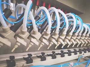 [Hot Item] Oblique Neck Bottle Filling Line Machine for Sulfuric Acid Hydrochloric Acid Disinfectant