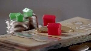 Stack Canadian Dollars Houses On Bills: vídeo stock (100% livre de direitos) 3449841199 | Shutterstock