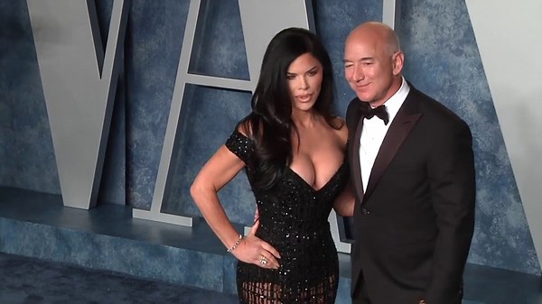 Jeff Bezos and Lauren Sanchez at Vanity Fair Oscars Party