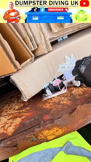 21K views · 353 reactions | NAIL TECH FIND PT2 DUMPSTER DIVING UK JACKPOTS, #DUMPSTER DIVING #DUMPSTER DIVER #RECYCLING #CHARITY #FRUGAL #FOODWASTE #REUSE #RUBBISH #WASTE #SKIP #DUMPSTER #DIVER #FREE #FIND #FOUND #SCRAP #CURBSIDE #climate #climate change #environment | Dumpster diving uk | Facebook