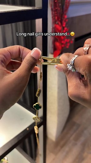 The jewelry assistant tool can help you easily and quickly fasten and hook bracelets, without the need for assistance from others. | Dynamicof-p | Facebook