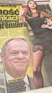 Jak oceniacie panią Kristinę i Donalda Tuska? Kristina Voronovska to młoda Ukrainka polskiego pochodzenia. Zanim trafiła do biura poselskiego, pracowała w centrali Platformy, a wcześniej w jednym z zakładów kosmetycznych. W sieci pojawiały się bowiem informacje, że asystentka społeczna Donalda Tuska urodziła się w 1989 roku jako Kristina Potopalskaja w Międzyrzeczu, blisko ówczesnej rosyjskiej bazy wojskowej. #donaldtusk #afera #asystentka #dariuszmatecki #kryzyswiekusredniego #zobaczto | Darius