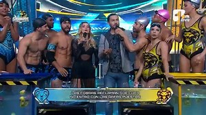 128K views · 3.7K reactions | #CobrasVsLeones ¡Uy pelea de pareja! Marlon le reclama a ‘Cuca’ por no usar bien las gafas de seguridad y pasaron de un tesoro a… ¿Será que el amor es lo suficientemente fuerte para superar la competitividad entre equipos? | Guerreros Colombia | Facebook