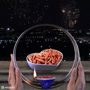 Chand nikalte hi apni bhook ko mitao, Kurkure ke sath Karwa Chauth chatpata banao! Leave the meethapan. Share some chapata fun! Greet each other with chapata wishes iss tyohar, Visit http://bit.ly/1LRo6BC now! | Kurkure