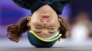 Anna Meares condemns online trolls in defence of Australian breaker Raygun