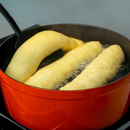 Put the dough in boiling water and you will never buy bread again! Ingredients: flour: 700 g (25 oz) milk: 400 ml (14 fl oz) oil: 40 ml (1.4 fl oz) dried yeast: 10 g (0.4 oz) salt: 10 g (0.4 oz) sugar: 7 g (0.2 oz) water: 4 l (135 pt) salt: 10 g (0.4 oz) mayonnaise: 200 g (7.1 oz) mozzarella: 200 g (7.1 oz) parsley: 10 g (0.4 oz) dill: 10 g (0.4 oz) parmesan: 50 g (1.8 oz) garlic: 10 g (0.4 oz) | Cookrate