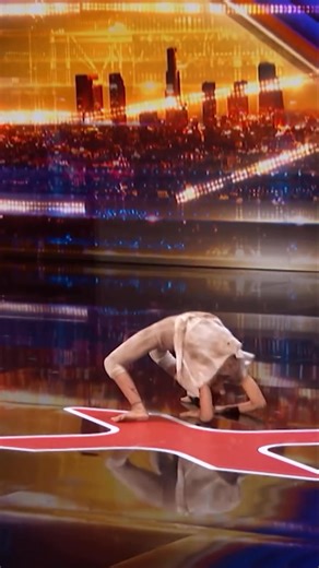 2.7K views · 18 reactions | This zombie contortionist is TERRIFYINGLY TALENTED! Don't miss more spine-tingling acts on @AGT Season 20, premiering May 27 on @NBC! #AGTauditions | AGT SUPER FAN,S | Facebook