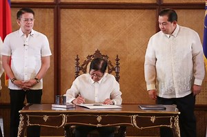 P6.326-T pambansang budget para sa 2025 pirmado na ni Marcos | ABS-CBN News
