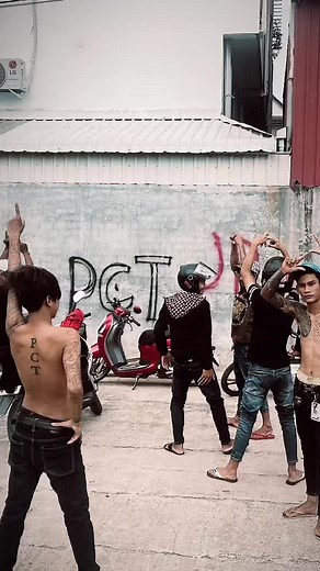 Dance Movements in an Urban Outdoor Setting