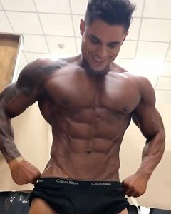 Pro Tan is formulated to highlight your physique underneath the bright stage lights! So when it comes to your Competition Tan, be sure to Go with the Pros @protan_official!🏆 . Schedule your next Spray Tan with the Pro Tan Chicas at PROTANUSA.com — Link in bio!💪🏻💪🏼💪🏽 | Pro Tan