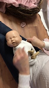 Wrap guide. Simplest one to start with  | Newborn Baby Posing Limited | Facebook