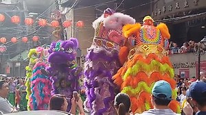 PANOORIN | Sinimulan ngayong Linggo ng hapon, Enero 18, ang taunang prusisyon sa Pista ng Sto. Niño sa Ongpin St., Binondo, sa isang Lion Dance, na pagpapakita ng pagsasama ng tradisyong Chinese at Catholic sa Chinatown ng Lungsod ng Maynila, na pinakamatandang Chinatown sa buong mundo. | via Quincy Joel Cahilig #RP1News #RadyoPilipinas #RadyoPubliko #IntegratedStateMedia #ISM | Radyo Pilipinas
