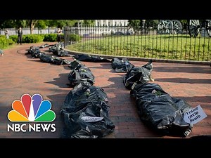 Protesters Lay Body Bags Near White House | NBC News NOW