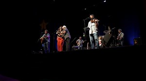 Le plus cadeau de fête du monde. Toute qu’un honneur de pouvoir chanter Le monde a bien changé avec nos légendes 1755 hier soir au Congrès Mondial Acadien. Je me sens choyée en cimonak d’être entourée d’amis et de familles et de célébrer l’Acadie à la Baie Ste Marie. Merci pour toute l’amour, 33 ans était pas pire kick ass pi je feel que 34 ans vas être pas pire pentoute itoo!!! | Lisa LeBlanc