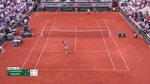 French Open: Federer plays incredible shot against Wawrinka