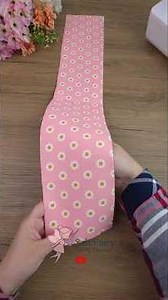 SO EASY! She made 30 a day and sold them all!One-stitch fabric wallet – Cut, fold, sew. #handmade