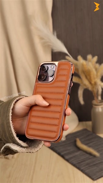 6.7K views · 17 reactions | احمي تليفونك واستمتع بفخامة وشياكة الجلد اكتبلنا كومنت وأطلب المنتج دلوقتي متاح الان في #Three_Store | Three Store | Facebook