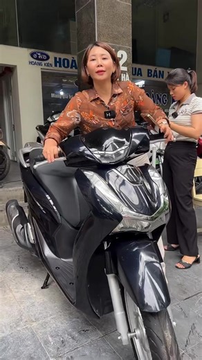 SH 66,5tr 125cc 2021 vừa về ..! Liên hệ chốt xe ngay Hotline : 0986983662 (zalo/call) - Địa chỉ: 52 Chùa Hà, Cầu Giấy, HN | Xe máy cũ Hoàng Kiên