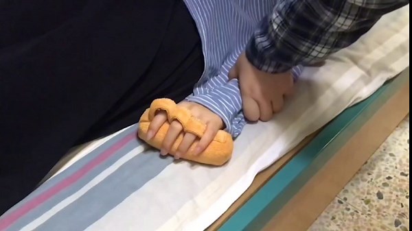 Finger Contracture Cushion, Finger Splitter Separator & Soft Hand Exerciser, Palm Hand Grip & Comfortable Finger Exerciser Ball (Light tan)