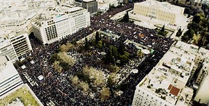 «Και γιατί να κατέβω στην πορεία;»: Γιατί όταν ξυπνάνε οι άνθρωποι οι κοινωνίες αλλάζουν