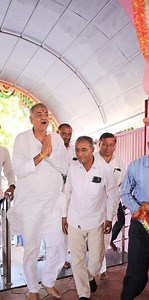 7.5K views · 515 reactions | 'या देवी सर्वभूतेषु लक्ष्मी-रूपेण संस्थिता। नमस्तस्यै नमस्तस्यै नमस्तस्यै नमो नमः माँ उन महालक्ष्मी जी की पूजा आराधना कर आशीर्वाद प्राप्त किया | #khargone #navratri #khargonekaravi | Ravi Joshi | Facebook