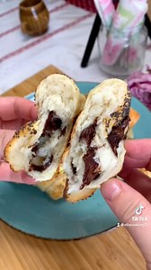 Cornuri pufoase cu ciocolata. #cornuri #recette | Ella Cooking