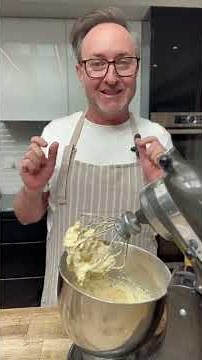 Making Mary Berry’s Victoria Sponge Cake – Classic Baking Formation 🍰✨