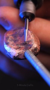 13K views · 26 reactions | Elle a conçu une coque de téléphone qui siffle réellement ! | Brico Enfants | Facebook