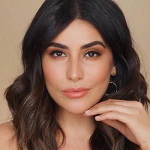 New makeup tutorial on my channel celebrating the #SazanNude Crushed lipstick launch with @bobbibrown! 💄Now available at Sephora select stores worldwide! I wanted to create the perfect nude tone for women everywhere and I can happily say I did it! 🙌🏼 Whether you're a 9-5 boss babe, a new mama, or crushing over all things blush- consider this lippie your new bestie! Click the link in bio for more! Let's crush thisss. #SazanNude #BBGirlCrush #soexcited #BBPartner | Sazan