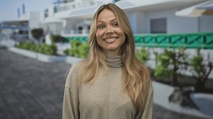 Blonde Frau mit Rollkragenpullover Zeigefinger mit: Stockvideos & Filmmaterial (100 % lizenzfrei) 3921052139 | Shutterstock