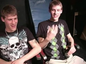 Curious twin brothers - ThisVid.com