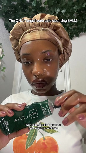 Not sponsored, I just love this product! It’s the @Malezia cleansing balm #fungalacne #fungalacnesafe #fungalacnesafeskincare #cleansingbalm #doublecleansing