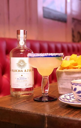 We love y'all like tequila does 🍋‍🟩🍹 and to share the love, we're celebrating #CincoDeMayo with $5 @flechaazultequila margs, $5 select cervezas, $5 chips and salsa, and $15 @flechaazultequila flights all weekend on the dining level starting Thursday, May 1st! | Casa Rosa