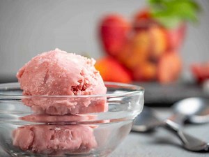Keto Strawberry Ice Cream