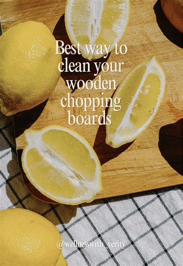 The best way to clean your wooden chopping board with this easy hack! 👇🏼 🌟A low tox dish washing liquid and baking soda! Cheap and simple. Baking soda is a mild abrasive and also helps remove oils & odours. Add a splash of hot water and give it a good scrub, rinse off with very hot water and leave to air dry! 💨 Another option is to use half a cut lemon 🍋 Rub this over the board then apply baking soda and scrub with hot water. 💦 🥥Then seal them with 1/2 tsp coconut oil to keep them looking