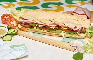 Who said eating huge can't mean eating healthier? 🤷 Satisfy your lunch cravings with a Subway® Footlong sub filled with fresh salads of your choice. With over 10 different fresh veggie options available the combinations are endless! 🥗 #SubwayMauritius #EatFresh | Subway Mauritius