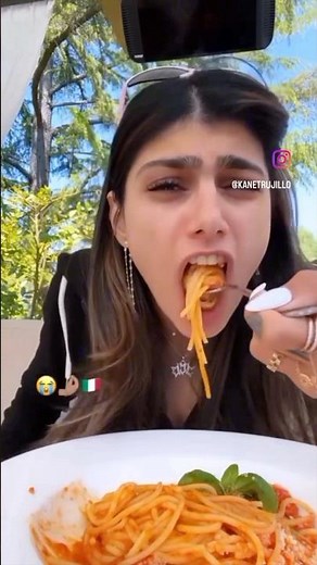 Mia Khalifa she swallow cum