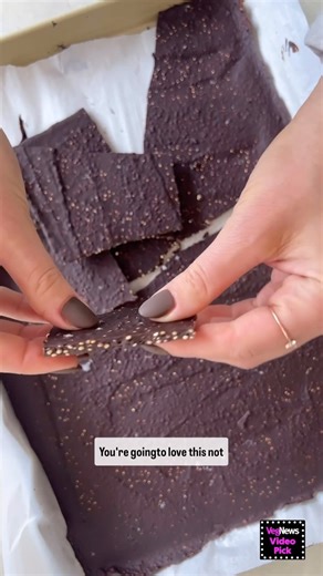 56K views · 196 reactions | We love this quick hack for making crunch-style chocolate bars at home! Quinoa lends plant-based protein and crunch in a flash. We’re dreaming up all kinds of ways to use this in future desserts.  @prepandrally #vegan #veganfood #veganfoodshare #veganfoods #plantbaseddiet #plantbasednutrition #plantbasedfood #plantbased #dairyfree #quinoa #chocolate #chocolates | VegNews | Facebook