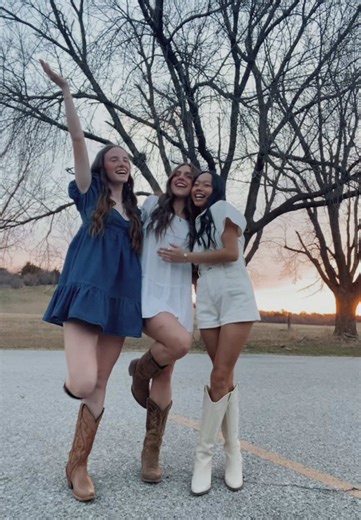 These girls ☺️☺️