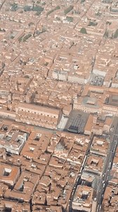 Vertikales Video. Bologna, Italien. Altstadt. Basilika: Stockvideos & Filmmaterial (100 % lizenzfrei) 3705022419 | Shutterstock