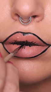 Monochrome lips, major edge | Beauty Studio Español