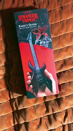 I haven’t seen a single person post about this thing yet so I feel special. Also idk how to do unboxing videos #EddieMunson #StrangerThings4