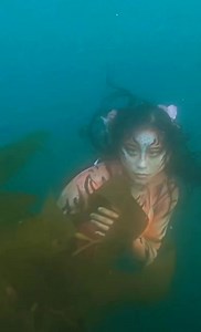 3.2K views | Mermaid bodypainting Underwater photoshoot in the ocean Feat The Surreal Sirena Bodypaint by me, Lana Chromium 隆‍♀️ Tiger Lily inspired bodyart look #mermaidmakeup #lanachromium #sandiego #freediving #underwaterphotography #underwaterphotoshoot | Fine Art, Bodypainting & Airbrush Make-up / bodyart by Lana Chromium | Facebook