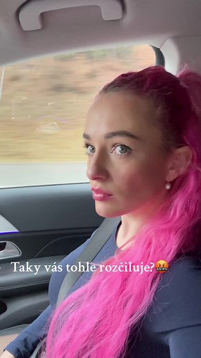 Když nevidím já, nevidí ani on! 🤌😀 Jak to máte při cestování vy? Napište do komentáře ⬇️⬇️⬇️ #zabava #partnerstvi #manzelstvi #par #mydva #miluju #komedie #humor #cestovani