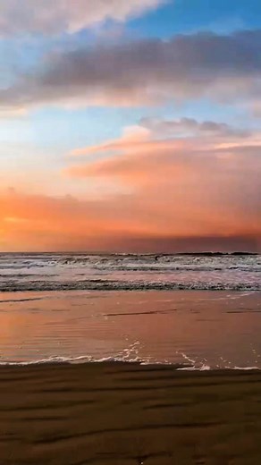 Golden hour in Zandvoort… and today the sunset looked like it was painted by the Dutch wind itself. 🌅 My amazing Dutch friend captured this magical moment for us — the sky melting into the North Sea, waves glowing in warm light, and that feeling that time stops… just for a second. 💛🌊 With Armin van Buuren in the background, everything feels even more unreal — like a postcard from another world. 🎶 Sending you all a little piece of this beauty… may it brighten your day wherever you are. 💌🌍 #