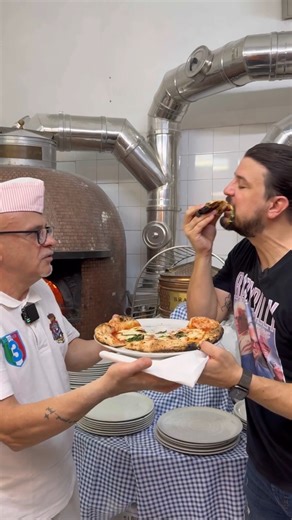 26K views · 281 reactions | Making the Original Margherita Pizza at Pizzeria Brandi in Naples #satisfying #recipe #pizza | Kyle Istook | Facebook