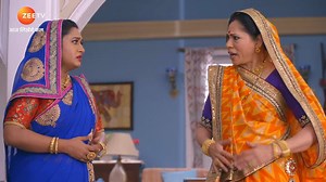 Navya ki samjhdaari ne aakhir bacha hi liye Renuka ko. #BachGayiRenuka #ZeeOnTheGo #HamariwaliGoodNews Juhi Parmar Shakti Anand Srishti Jain #RaghavTiwari Bodhi Tree Multimedia | ZEE TV