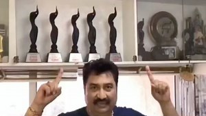 Did you know Singer Kumar Sanu won 5 consecutive Filmfare Awards from 1991 to 1995 for Best Playback Singer? He held the record solo for the maximum consecutive wins in a category up until 2020 when #ArijitSingh won 5 back to back awards as well. | Filmfare